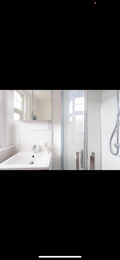 Driftwood Luxury Apartment Лайм Риджис Екстериор снимка